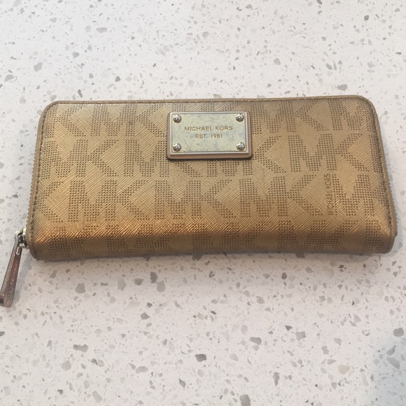 Michael Kors Handbags - Used Michal Kors wallet